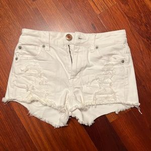 WHITE RIPPED JEAN SHORTS -AMERICAN EAGLE